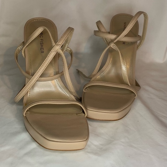 women’s Marc Fisher Tan Strappy Heels Modern Design size 8.5 - Picture 1 of 3